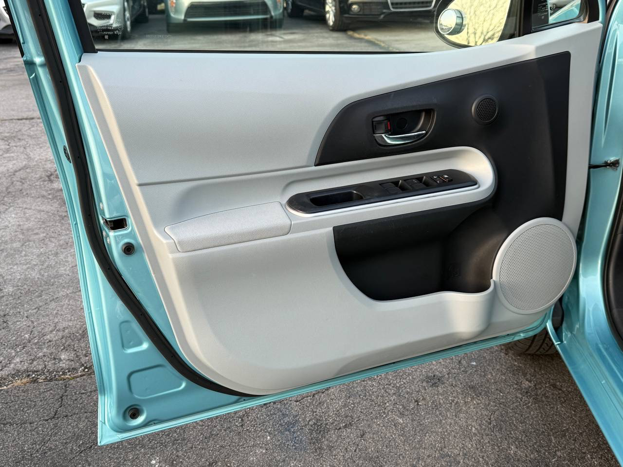 Toyota Prius c Four 2014