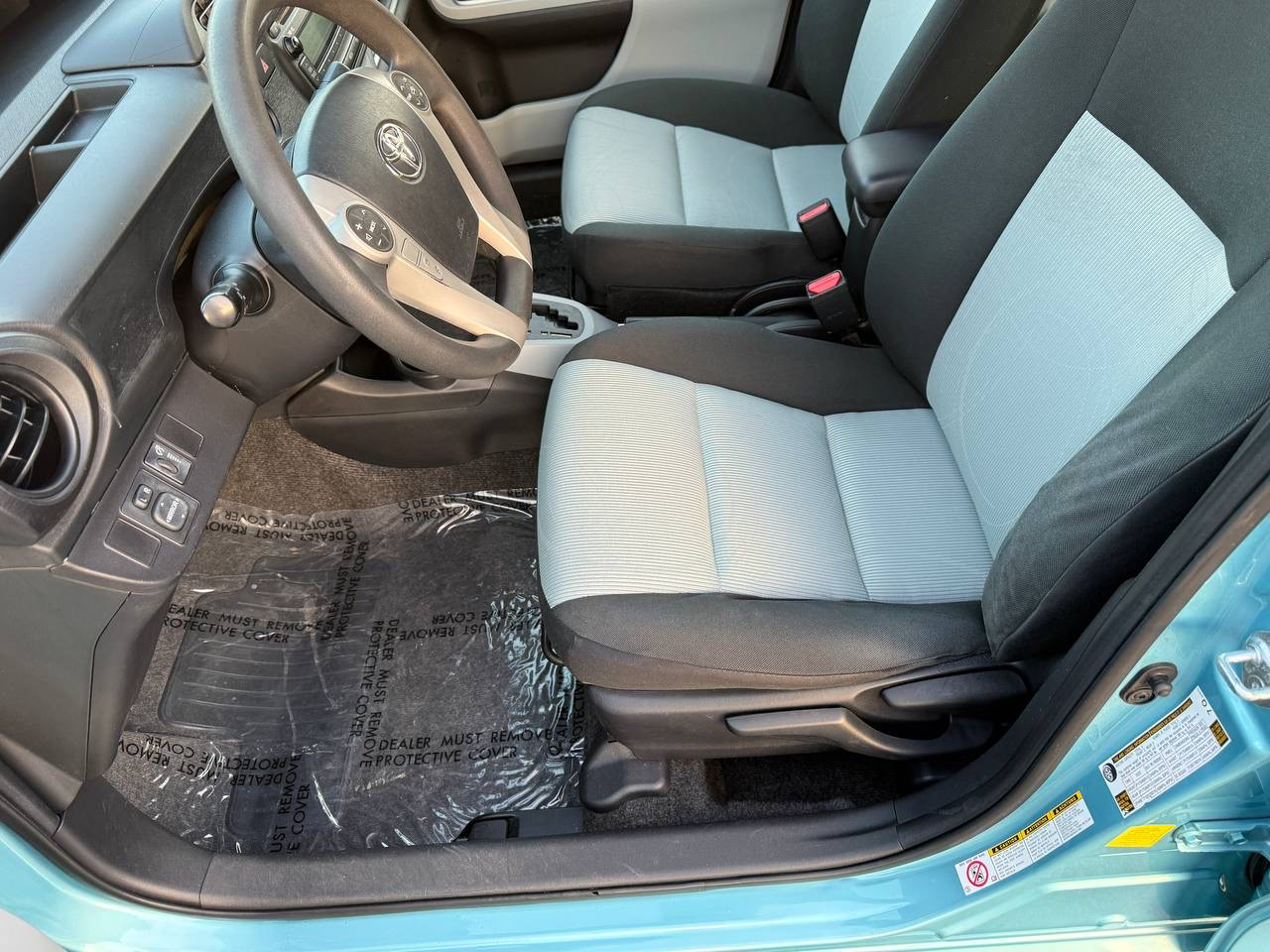 Toyota Prius c Four 2014