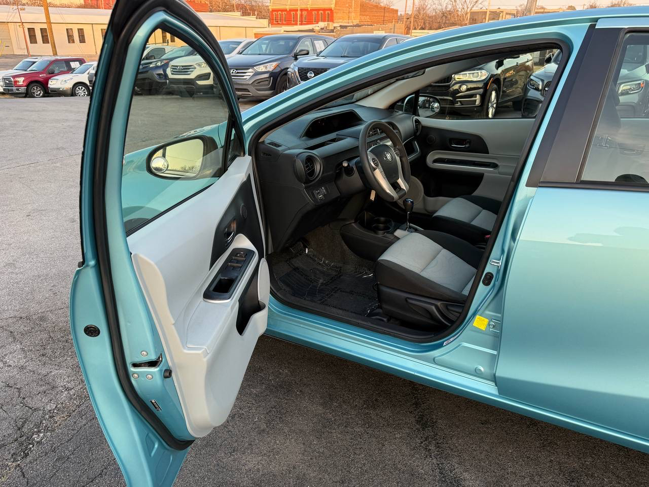 Toyota Prius c Four 2014