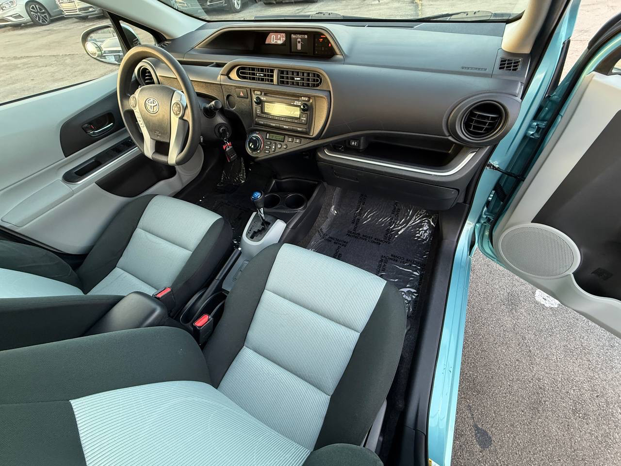 Toyota Prius c Four 2014