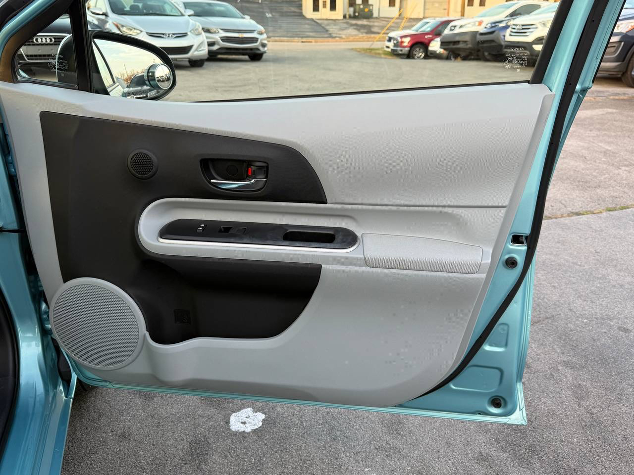 Toyota Prius c Four 2014