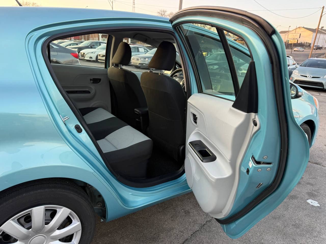 Toyota Prius c Four 2014