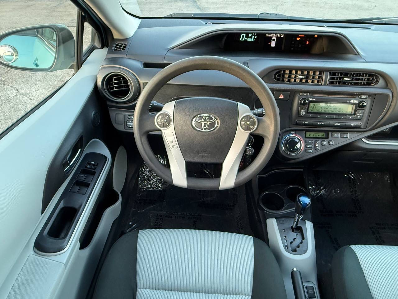 Toyota Prius c Four 2014