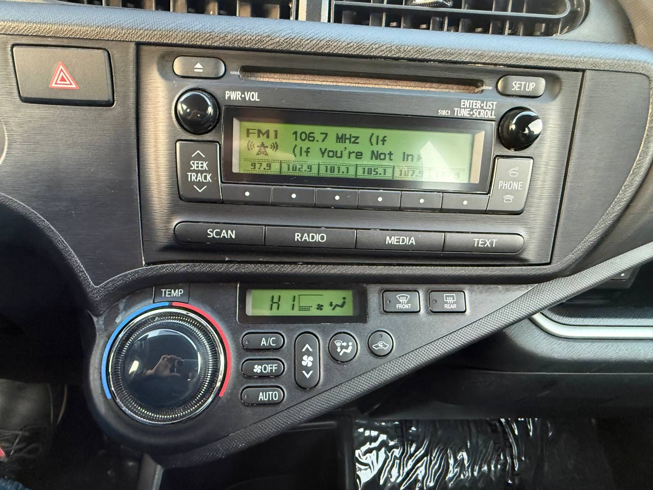 Toyota Prius c Four 2014