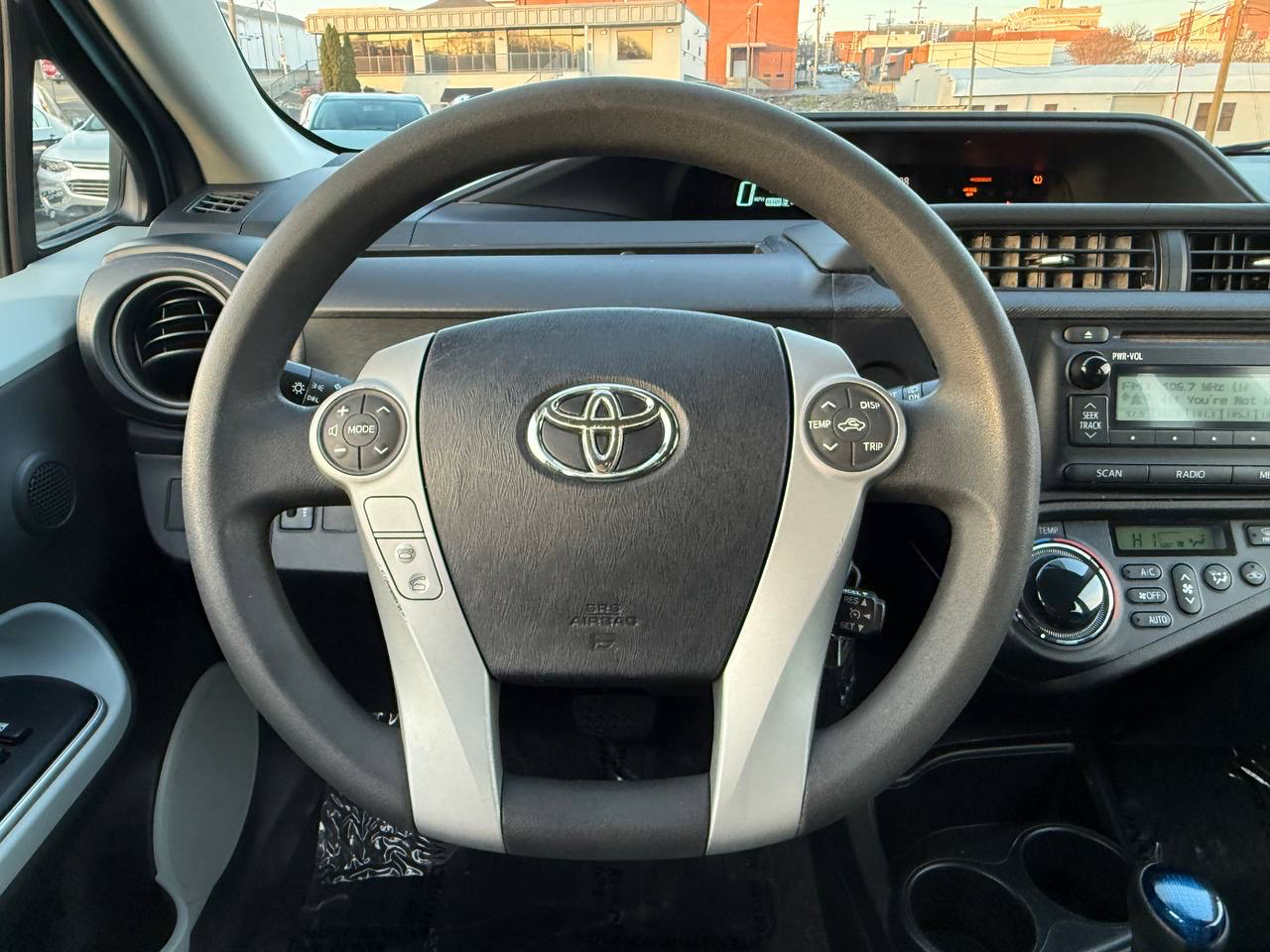 Toyota Prius c Four 2014
