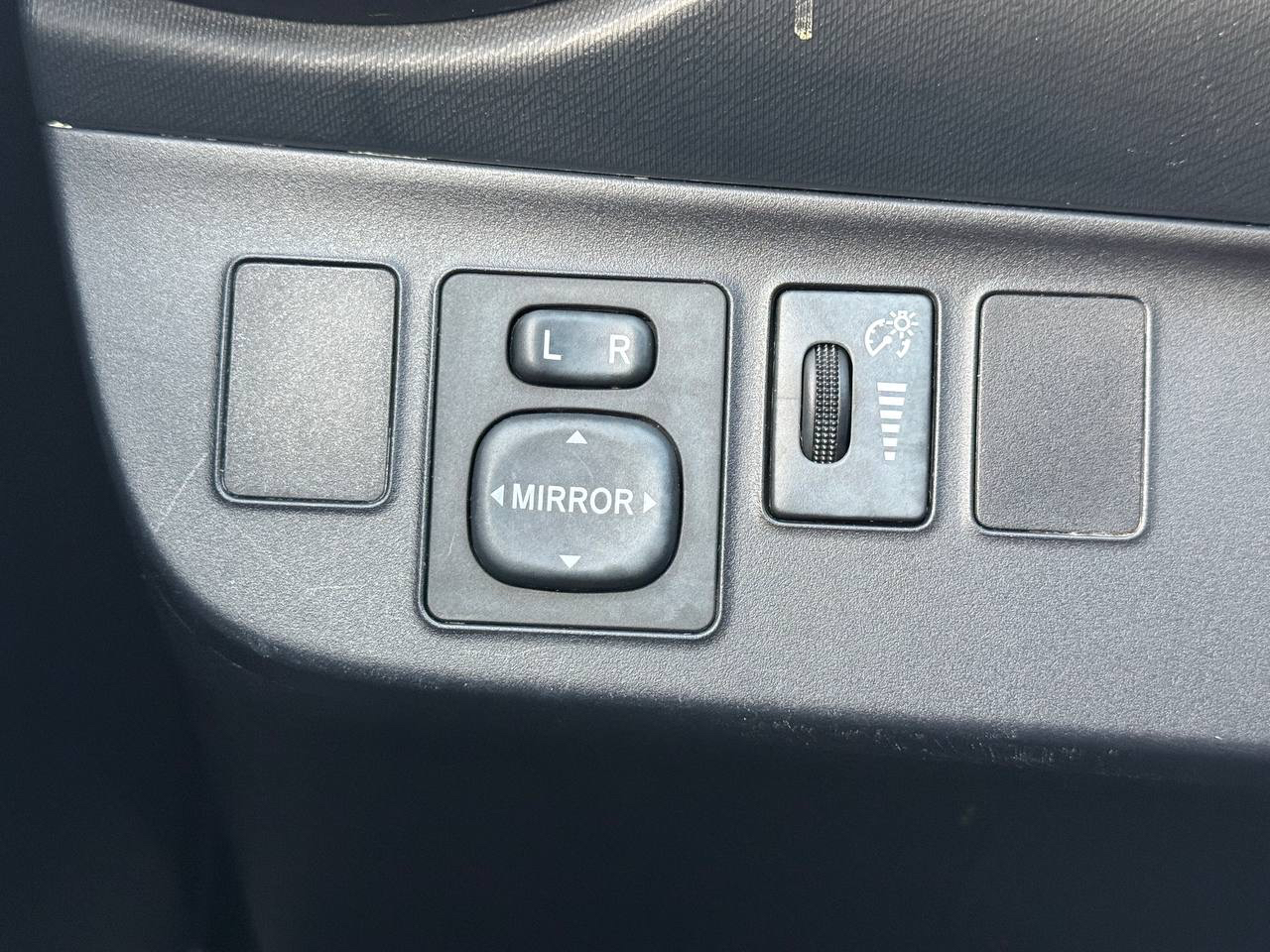 Toyota Prius c Four 2014