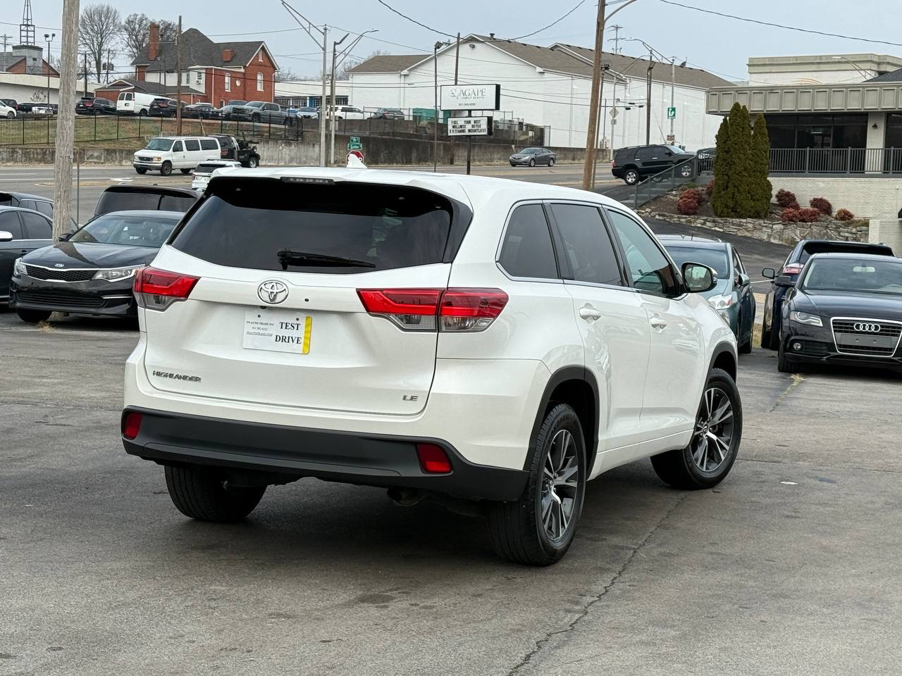 Toyota Highlander LE Plus FWD V6 2017