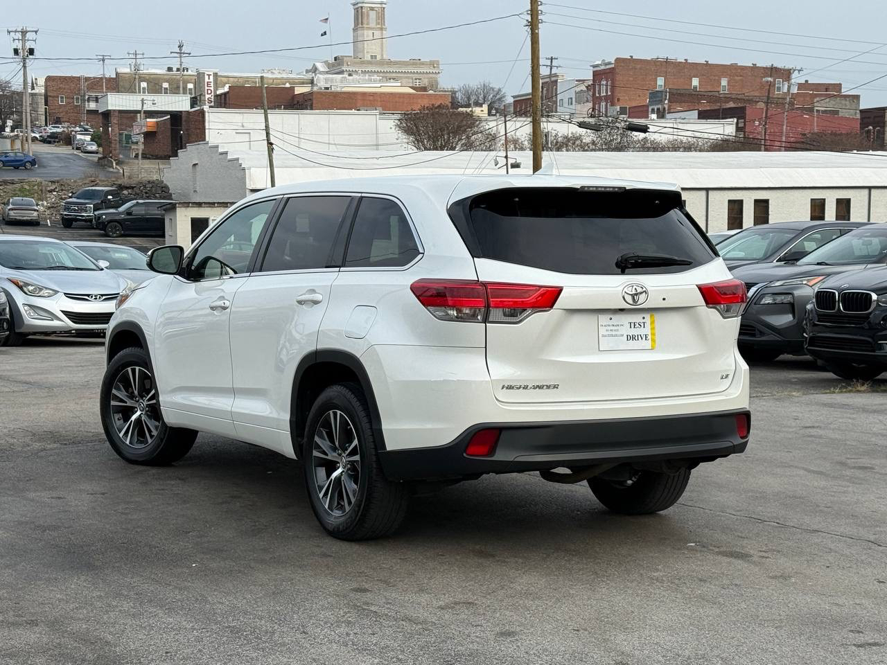 Toyota Highlander LE Plus FWD V6 2017