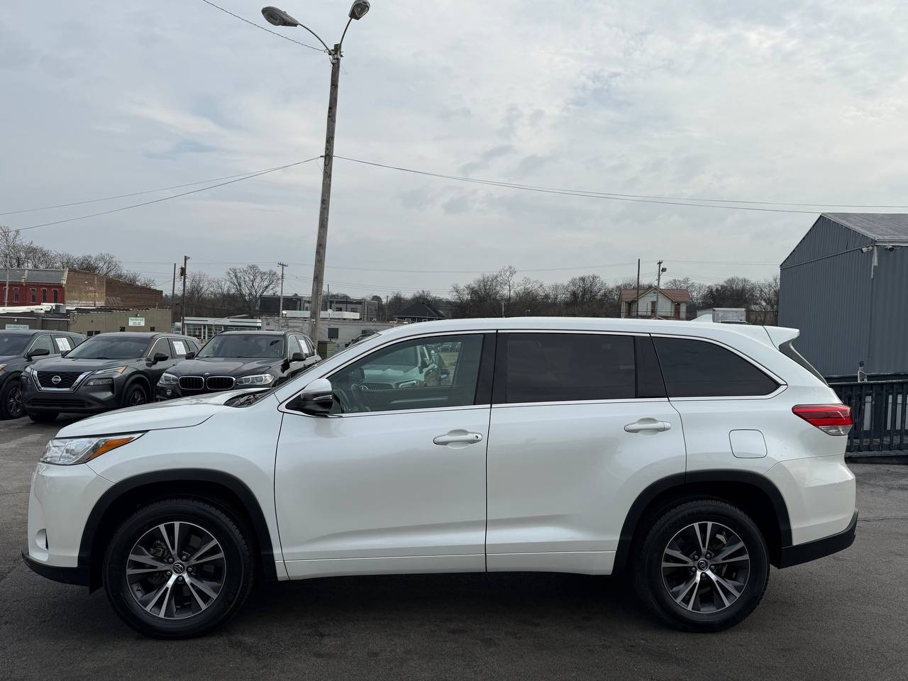 Toyota Highlander LE Plus FWD V6 2017