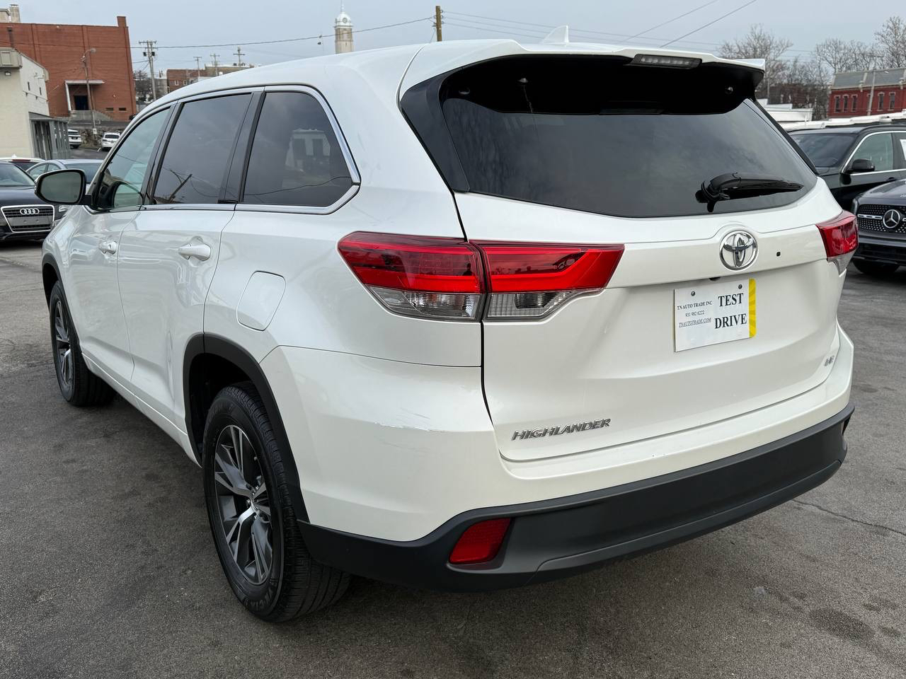 Toyota Highlander LE Plus FWD V6 2017