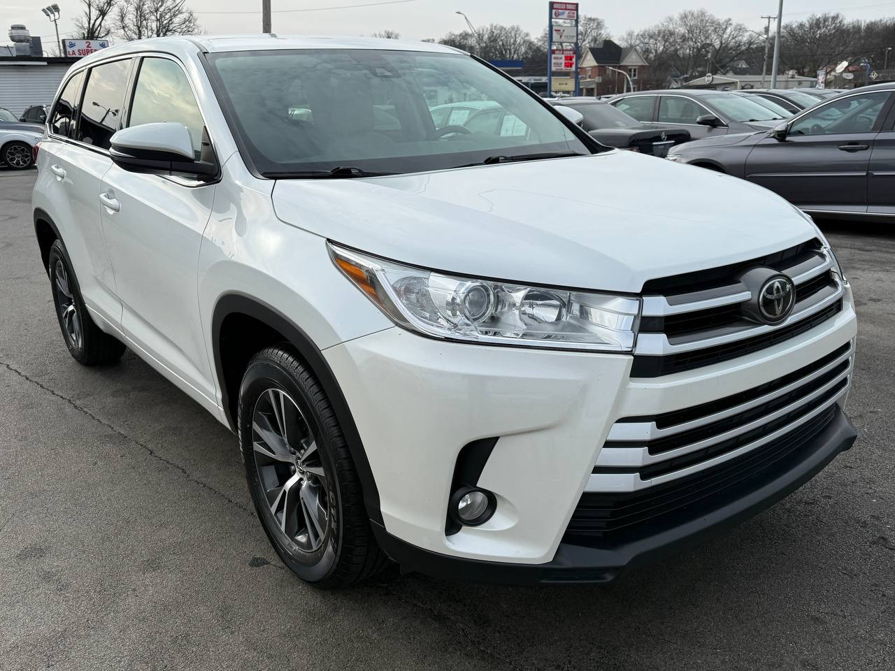 Toyota Highlander LE Plus FWD V6 2017