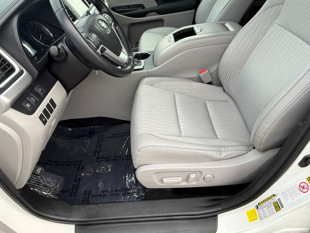 Toyota Highlander LE Plus FWD V6 2017