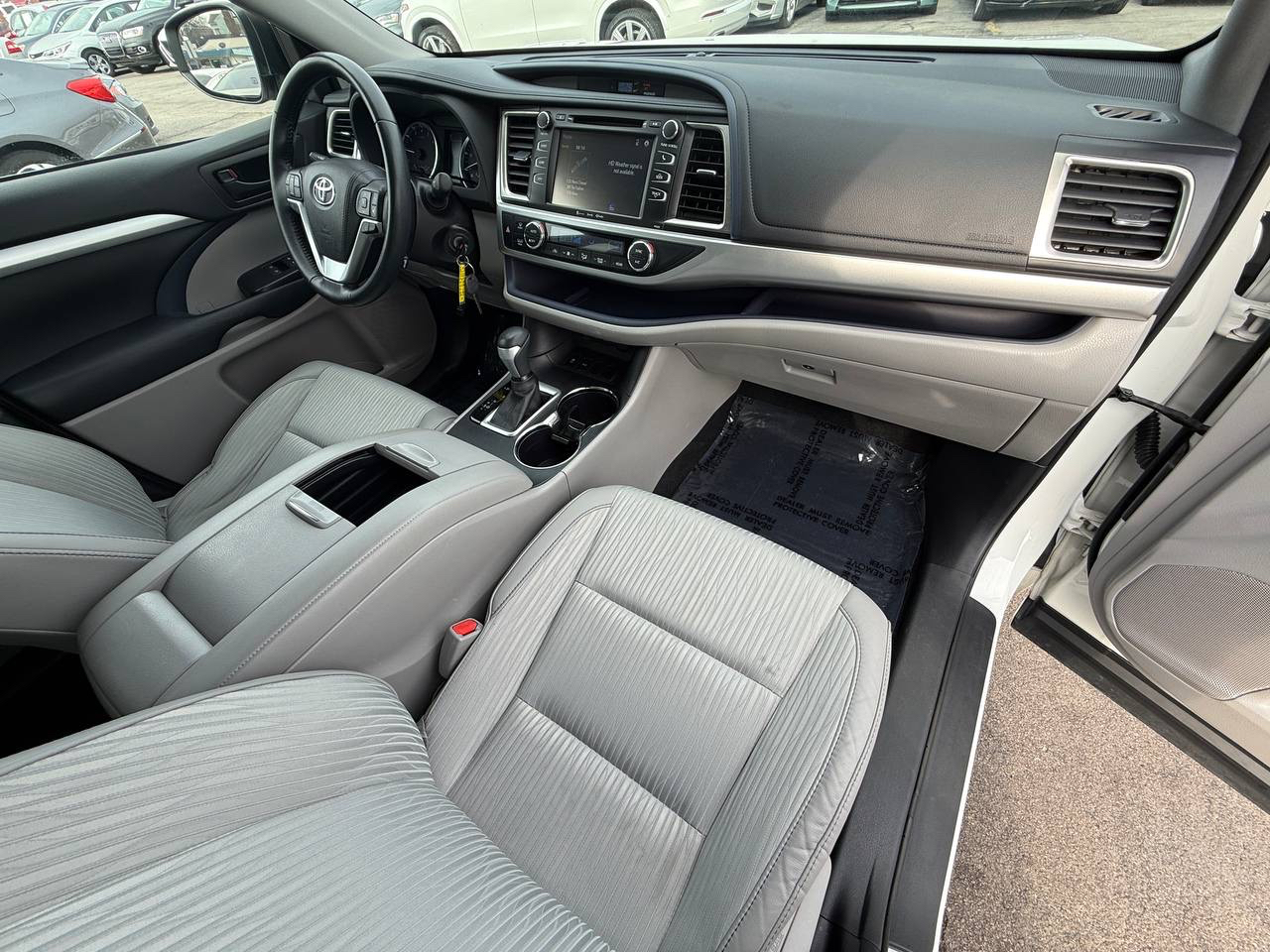 Toyota Highlander LE Plus FWD V6 2017