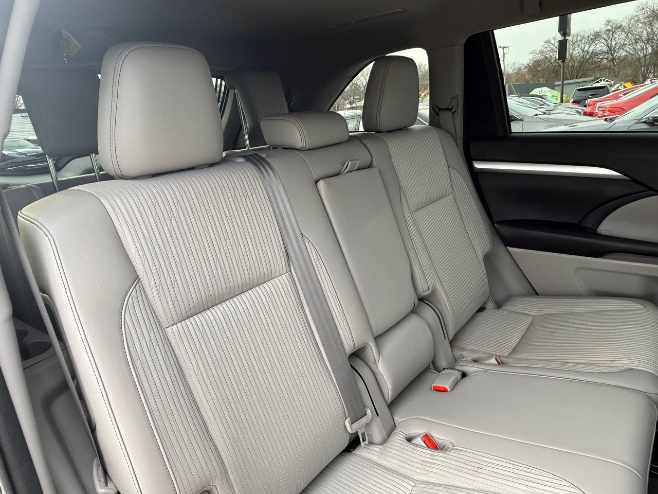 Toyota Highlander LE Plus FWD V6 2017