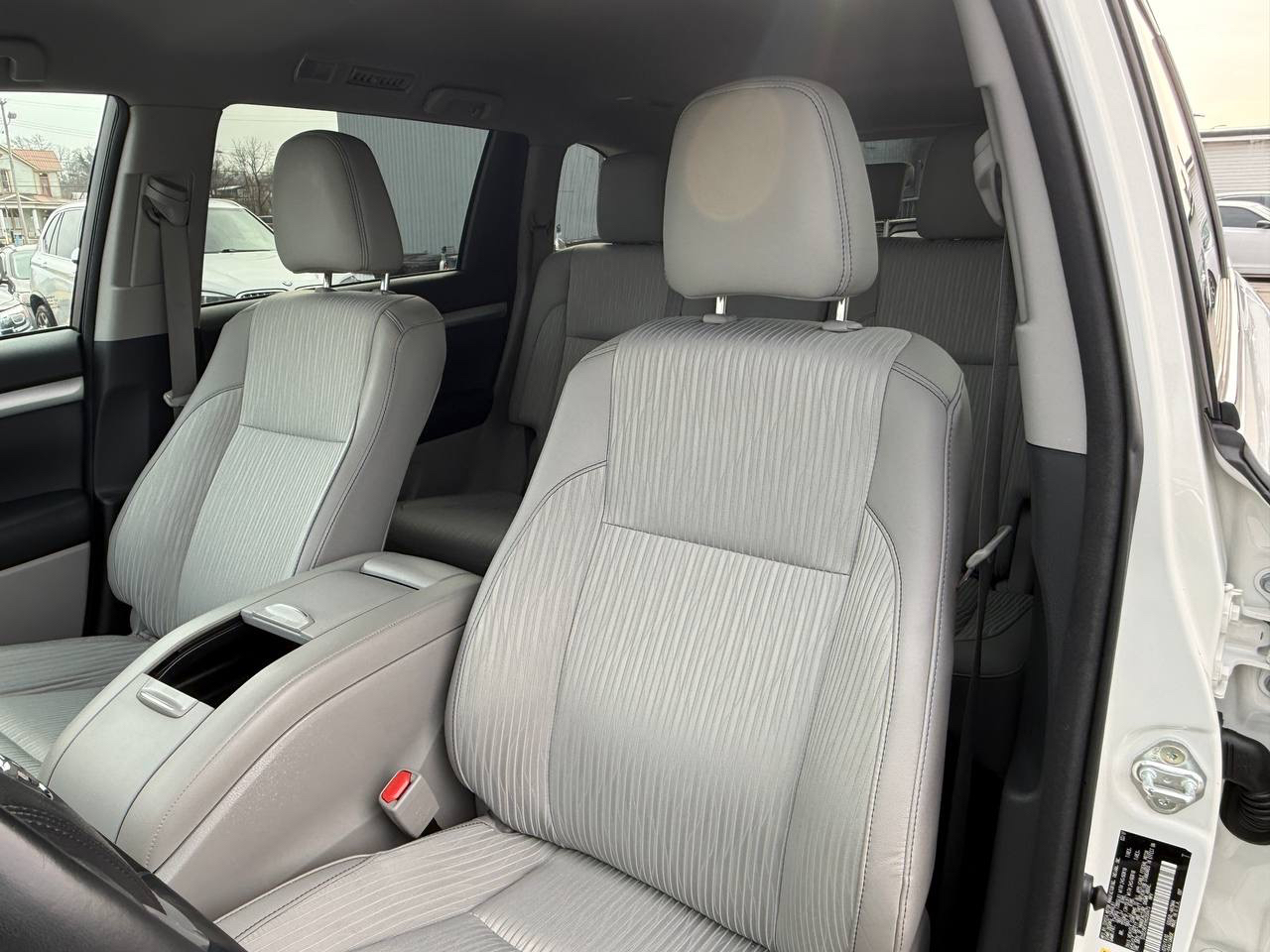 Toyota Highlander LE Plus FWD V6 2017