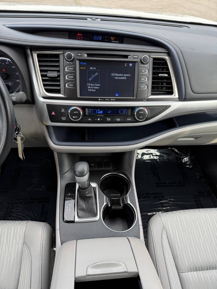 Toyota Highlander LE Plus FWD V6 2017