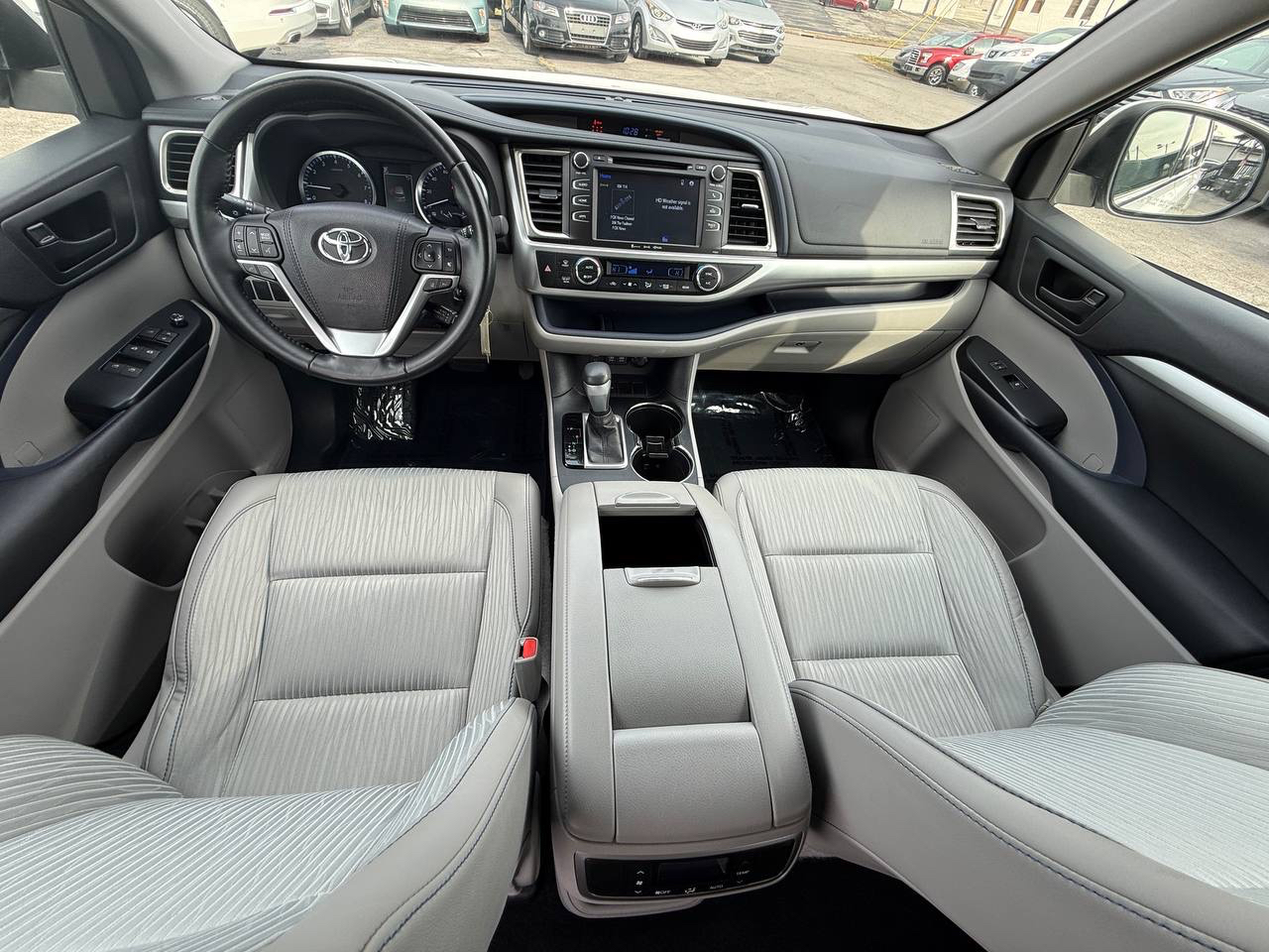 Toyota Highlander LE Plus FWD V6 2017