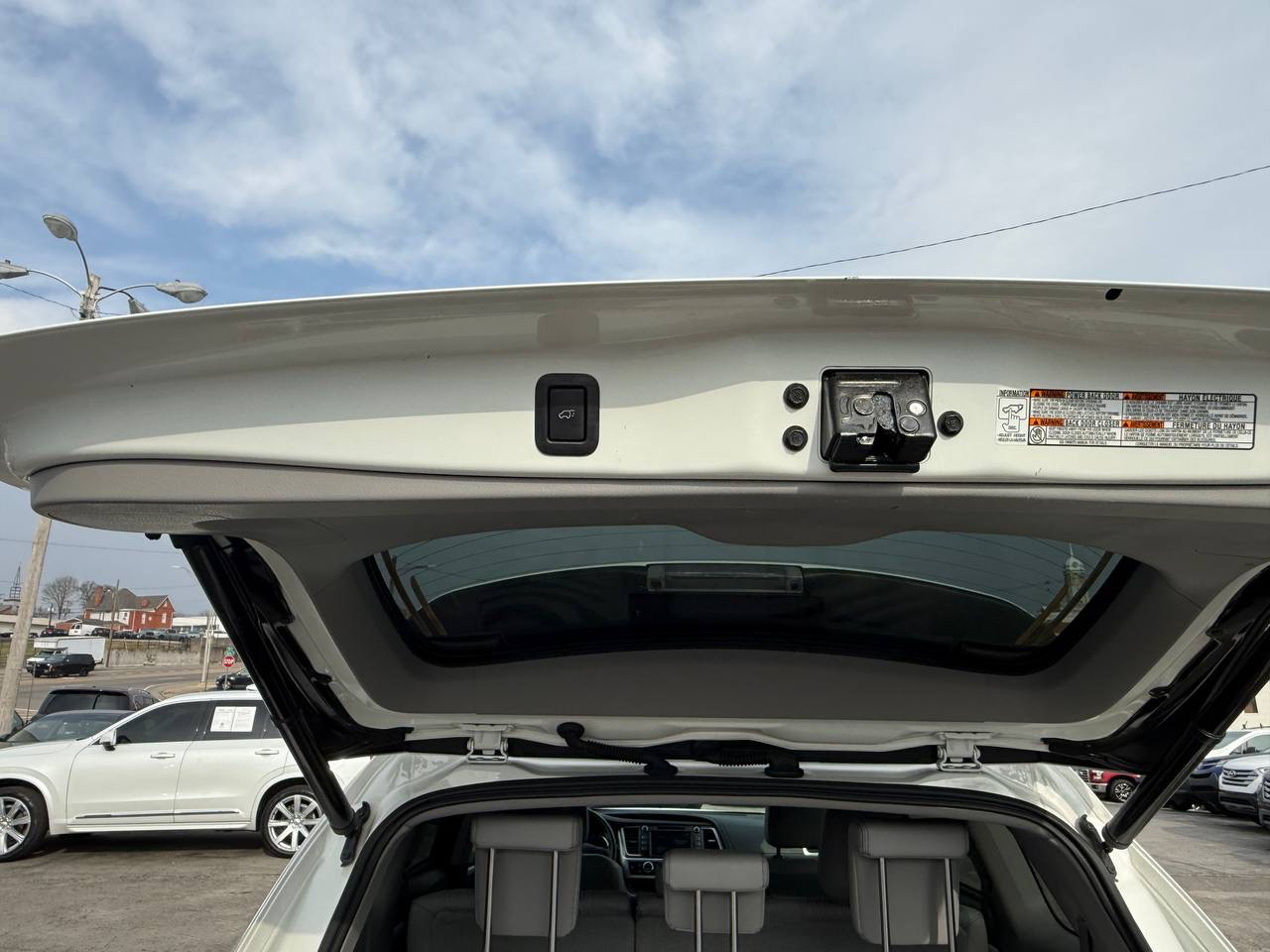 Toyota Highlander LE Plus FWD V6 2017