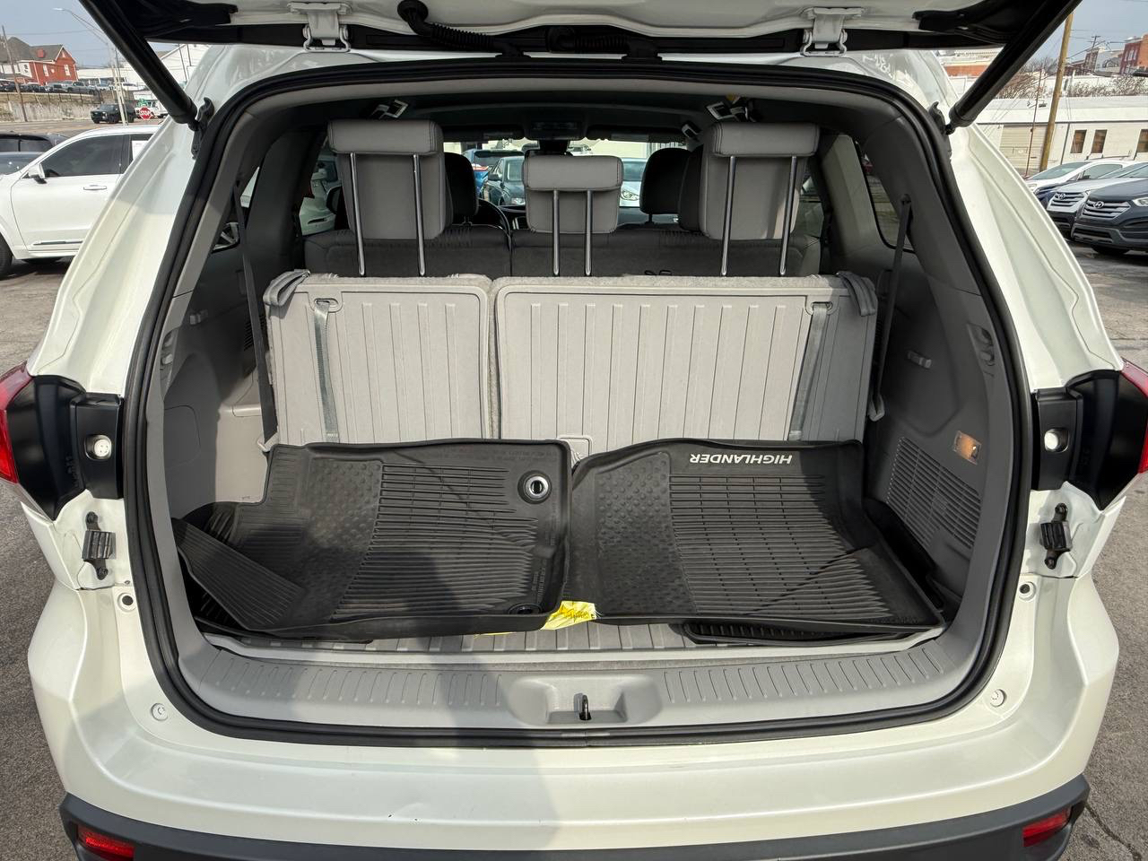 Toyota Highlander LE Plus FWD V6 2017