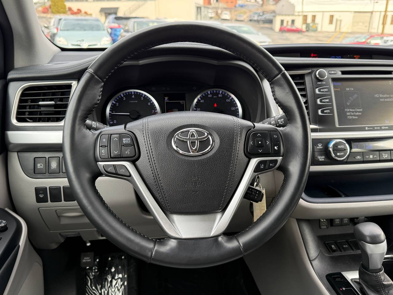 Toyota Highlander LE Plus FWD V6 2017