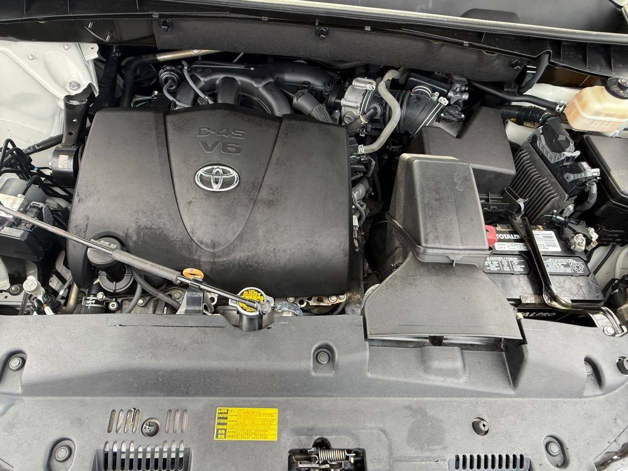 Toyota Highlander LE Plus FWD V6 2017