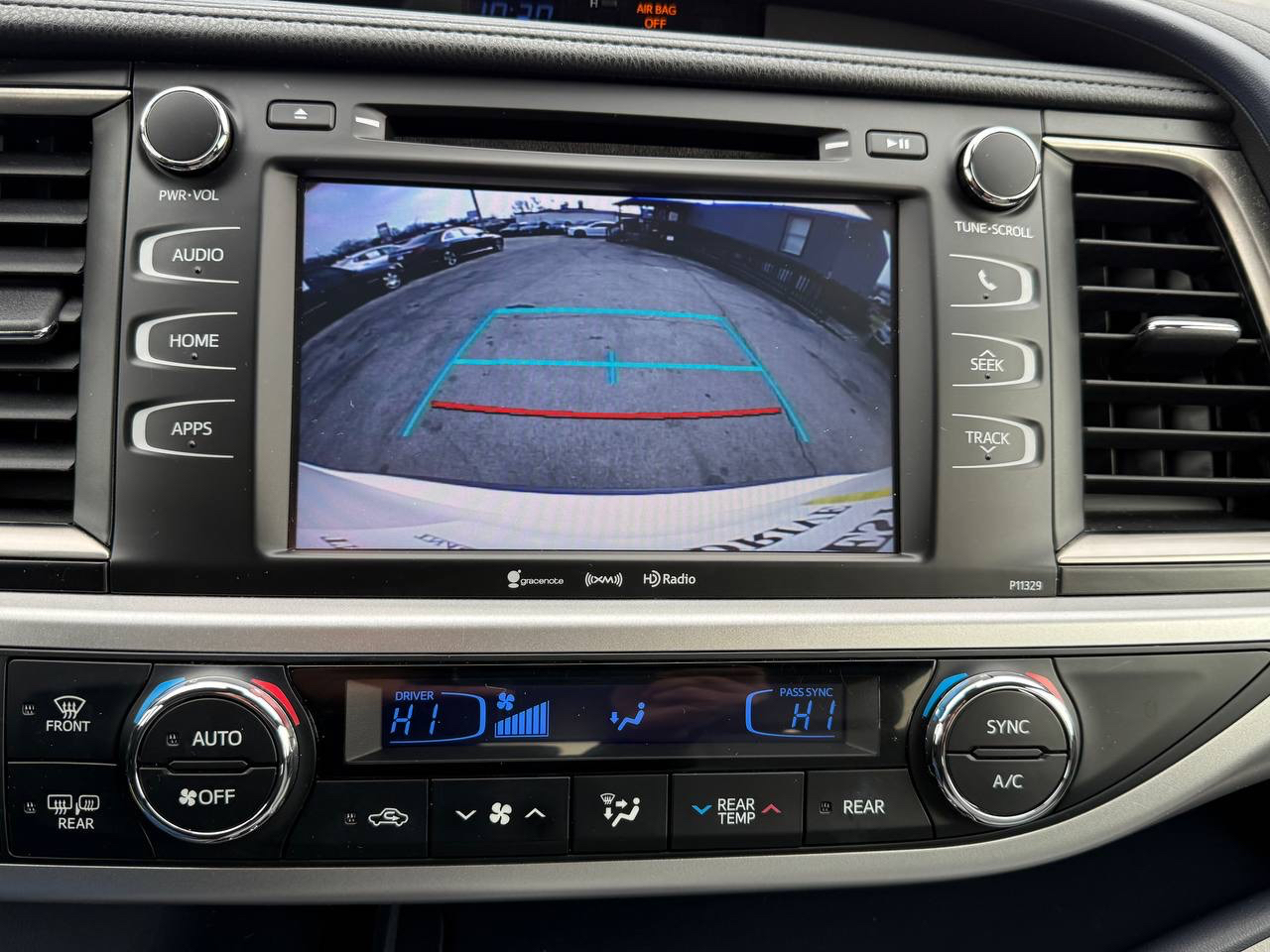 Toyota Highlander LE Plus FWD V6 2017