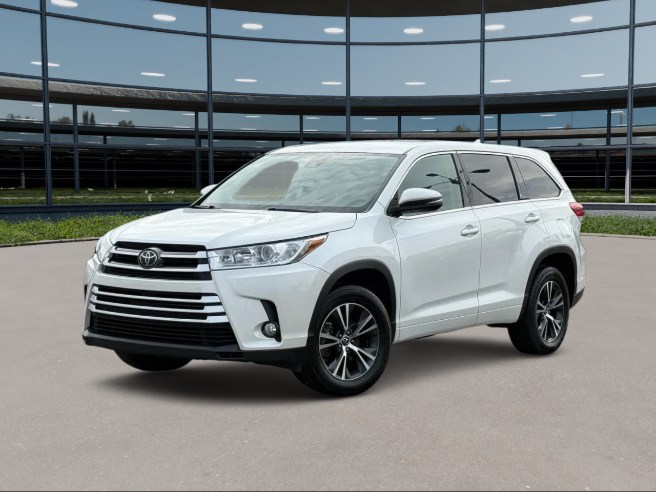 Toyota Highlander LE Plus FWD V6 2017