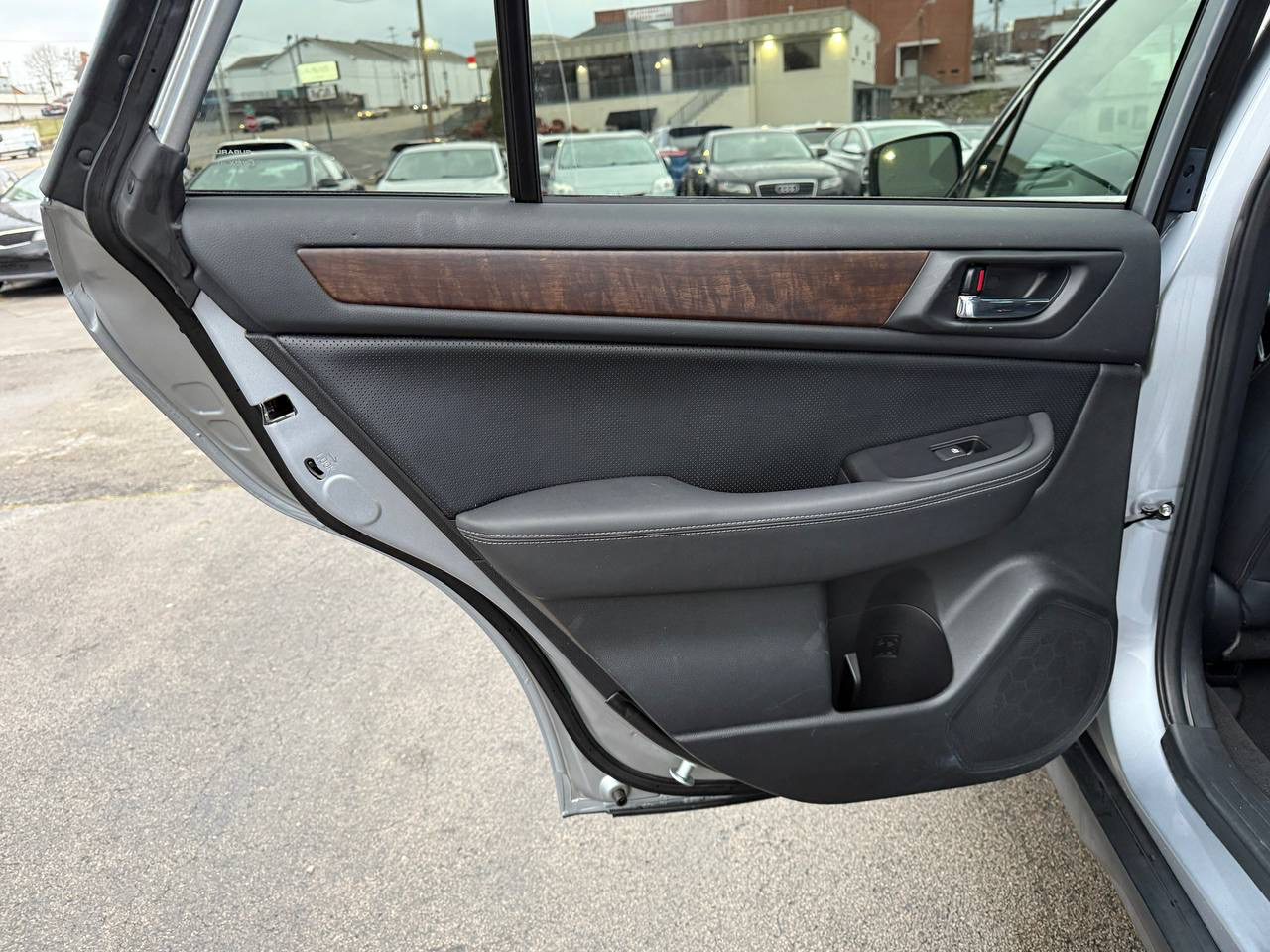 Subaru Outback 2.5i Limited 2015