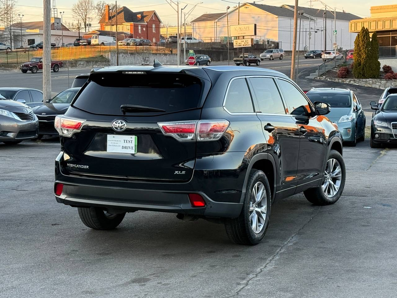 Toyota Highlander XLE FWD V6 2014