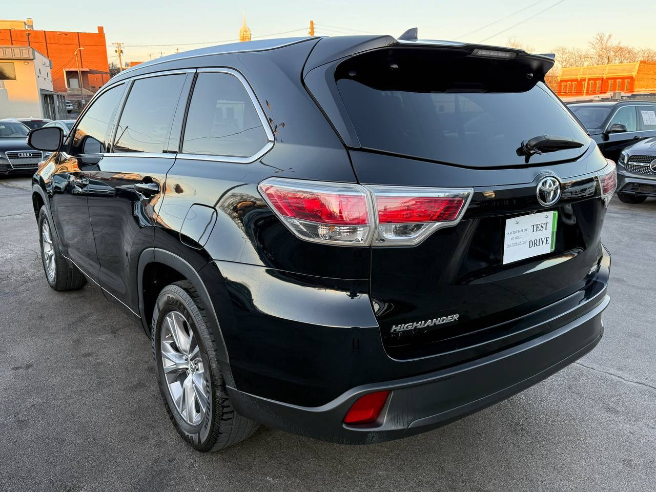 Toyota Highlander XLE FWD V6 2014