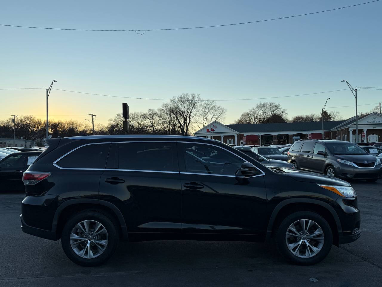 Toyota Highlander XLE FWD V6 2014