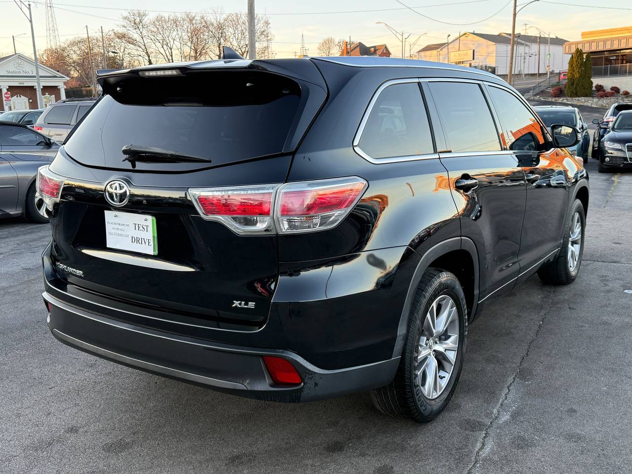 Toyota Highlander XLE FWD V6 2014