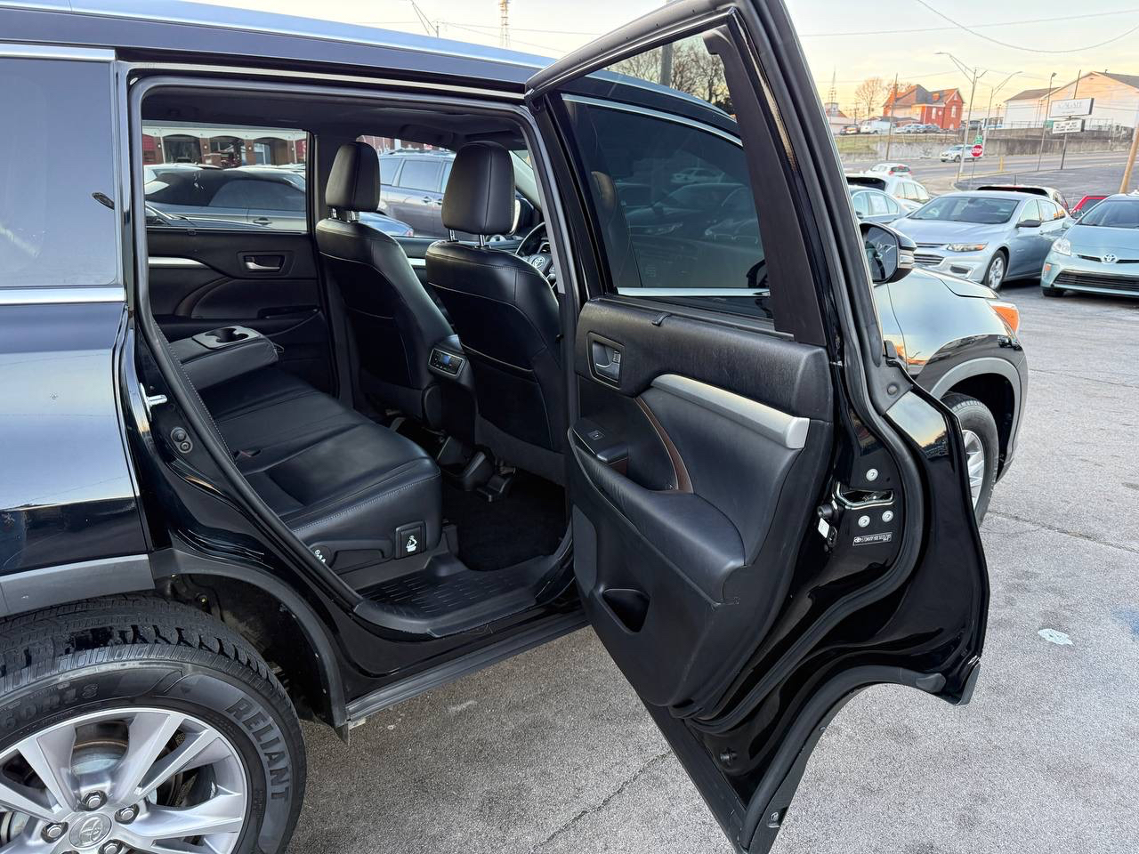 Toyota Highlander XLE FWD V6 2014