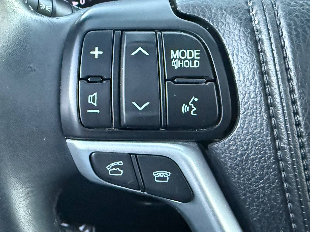 Toyota Highlander XLE FWD V6 2014