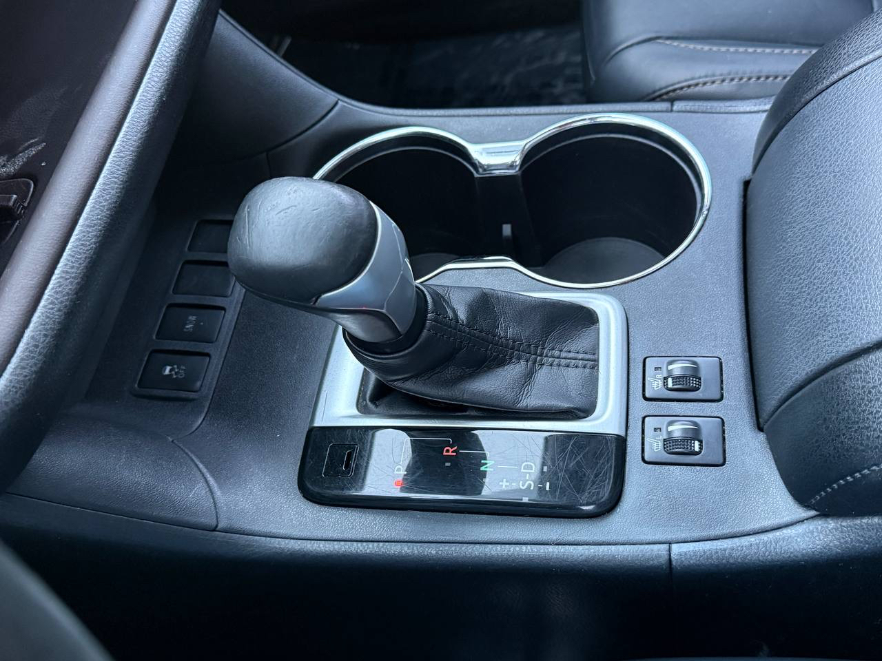 Toyota Highlander XLE FWD V6 2014