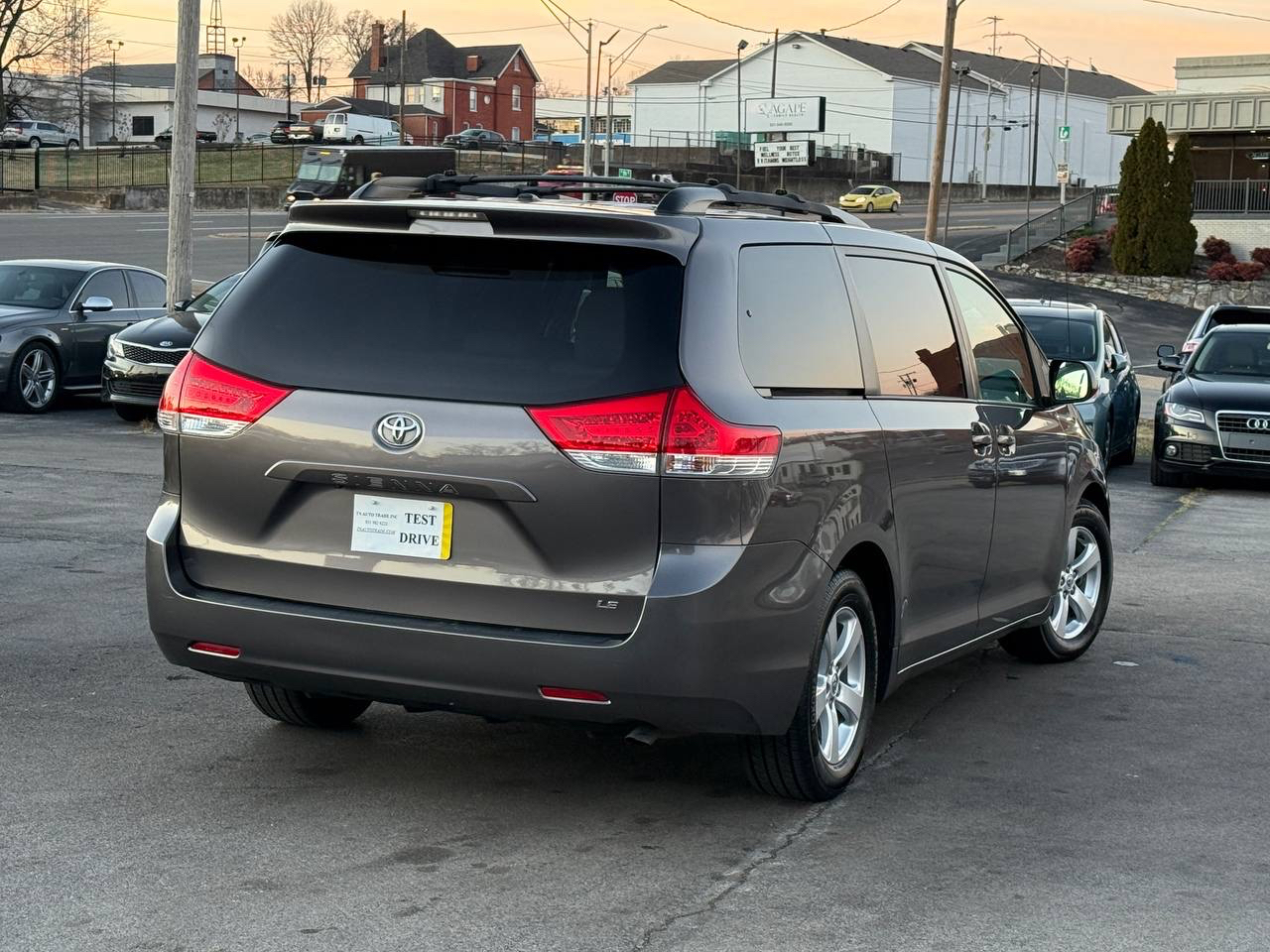 Toyota Sienna XLE FWD 8-Passenger V6 2014