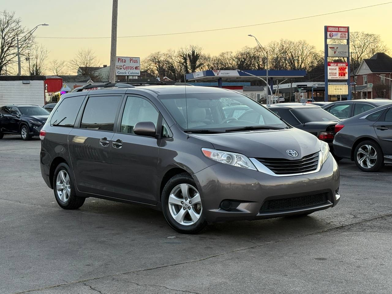 Toyota Sienna XLE FWD 8-Passenger V6 2014