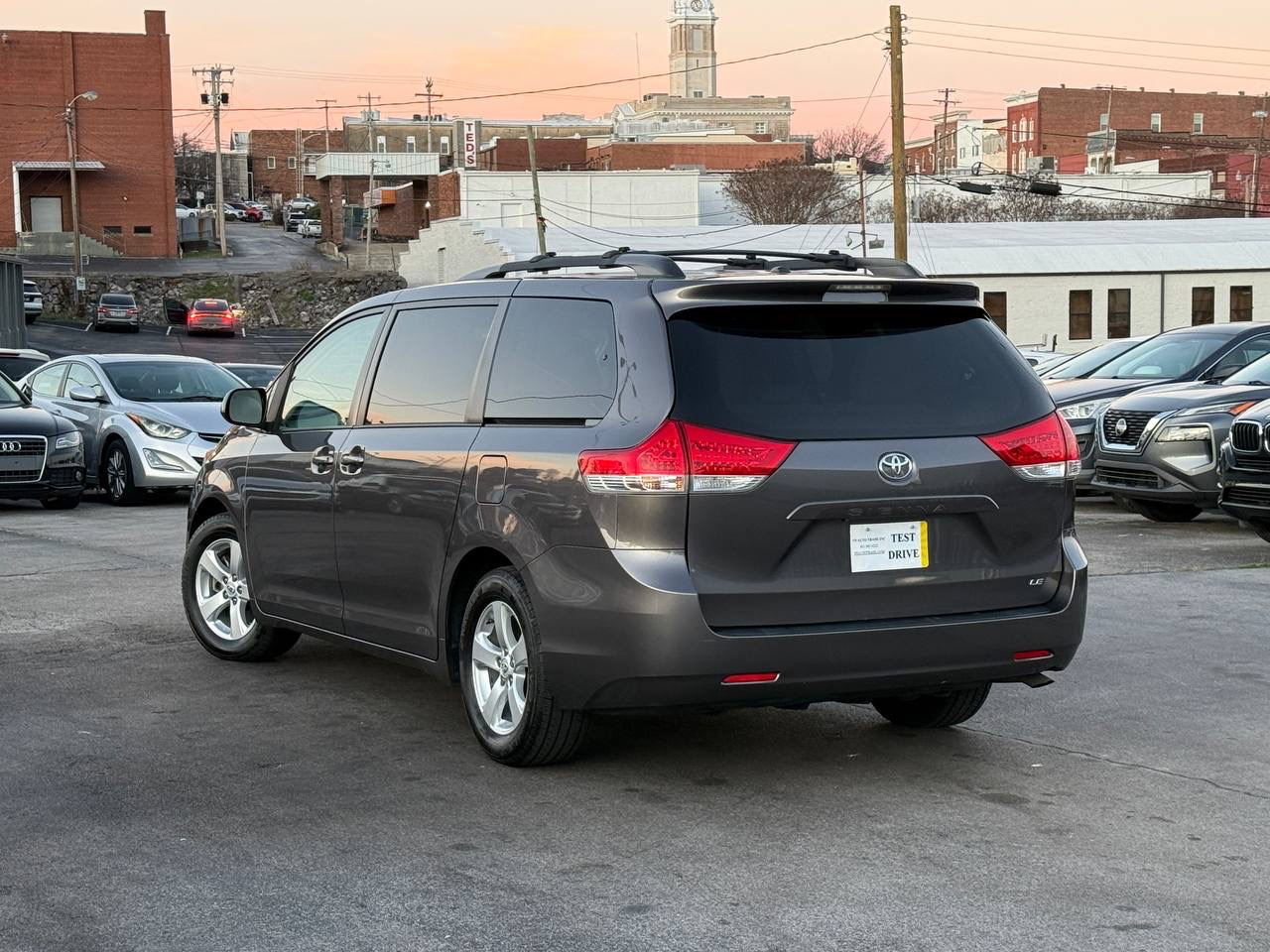 Toyota Sienna XLE FWD 8-Passenger V6 2014