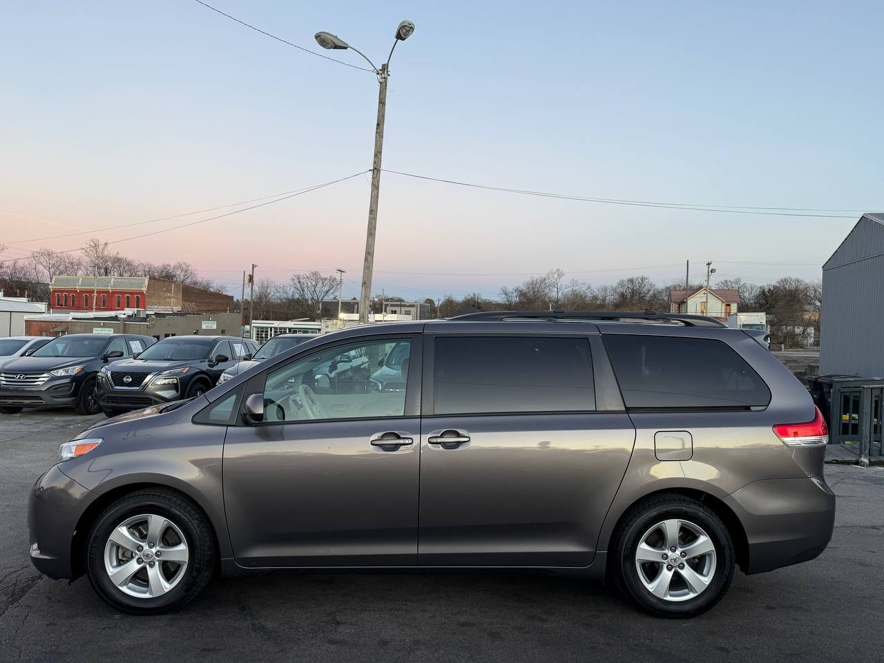 Toyota Sienna XLE FWD 8-Passenger V6 2014