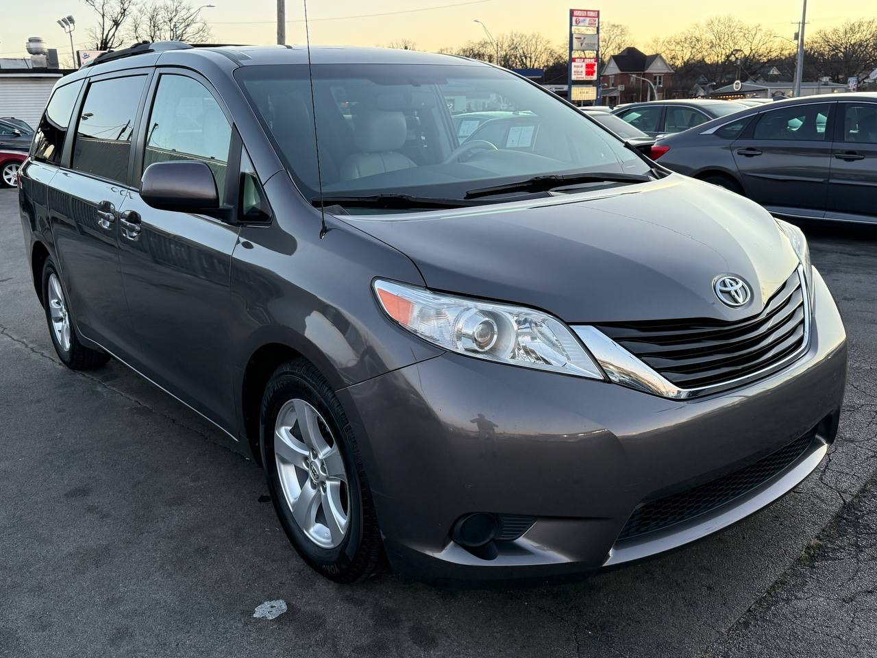 Toyota Sienna XLE FWD 8-Passenger V6 2014