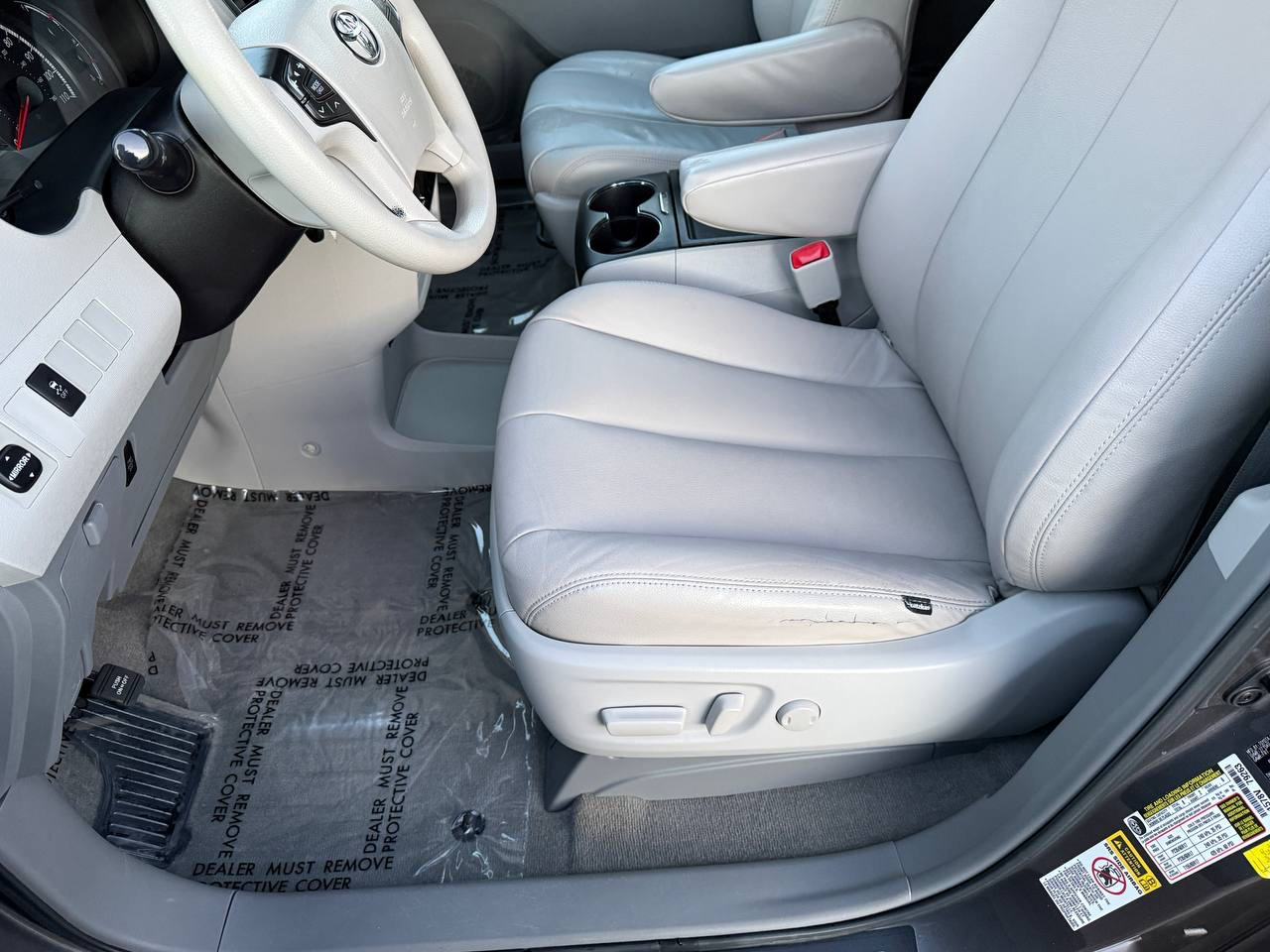 Toyota Sienna XLE FWD 8-Passenger V6 2014