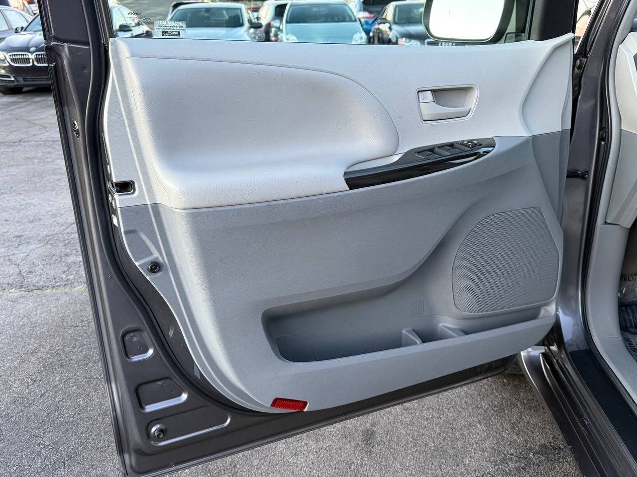 Toyota Sienna XLE FWD 8-Passenger V6 2014