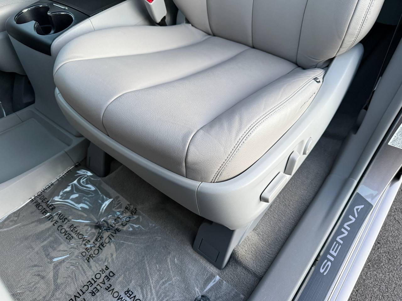 Toyota Sienna XLE FWD 8-Passenger V6 2014