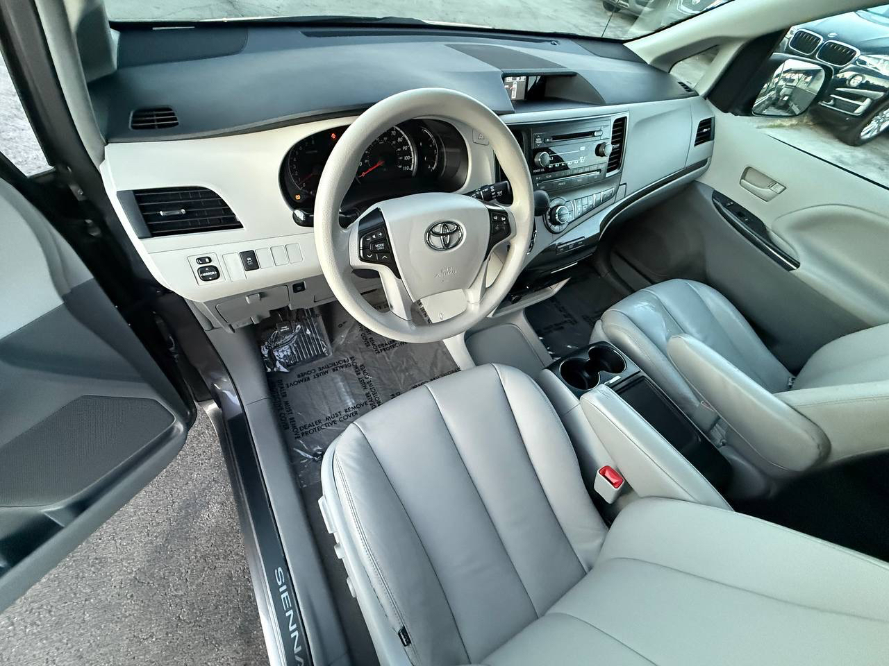 Toyota Sienna XLE FWD 8-Passenger V6 2014