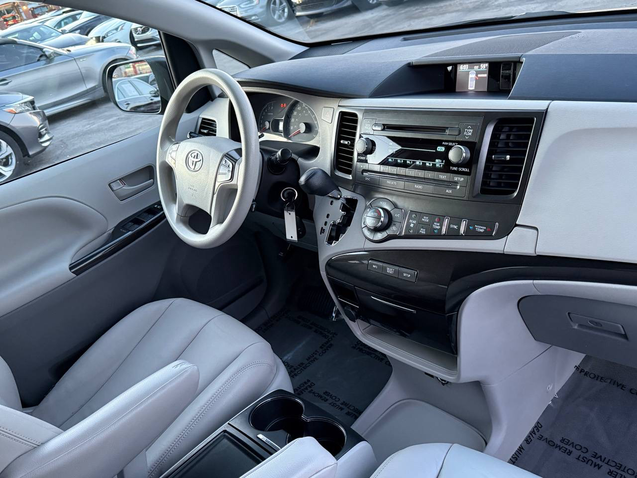 Toyota Sienna XLE FWD 8-Passenger V6 2014