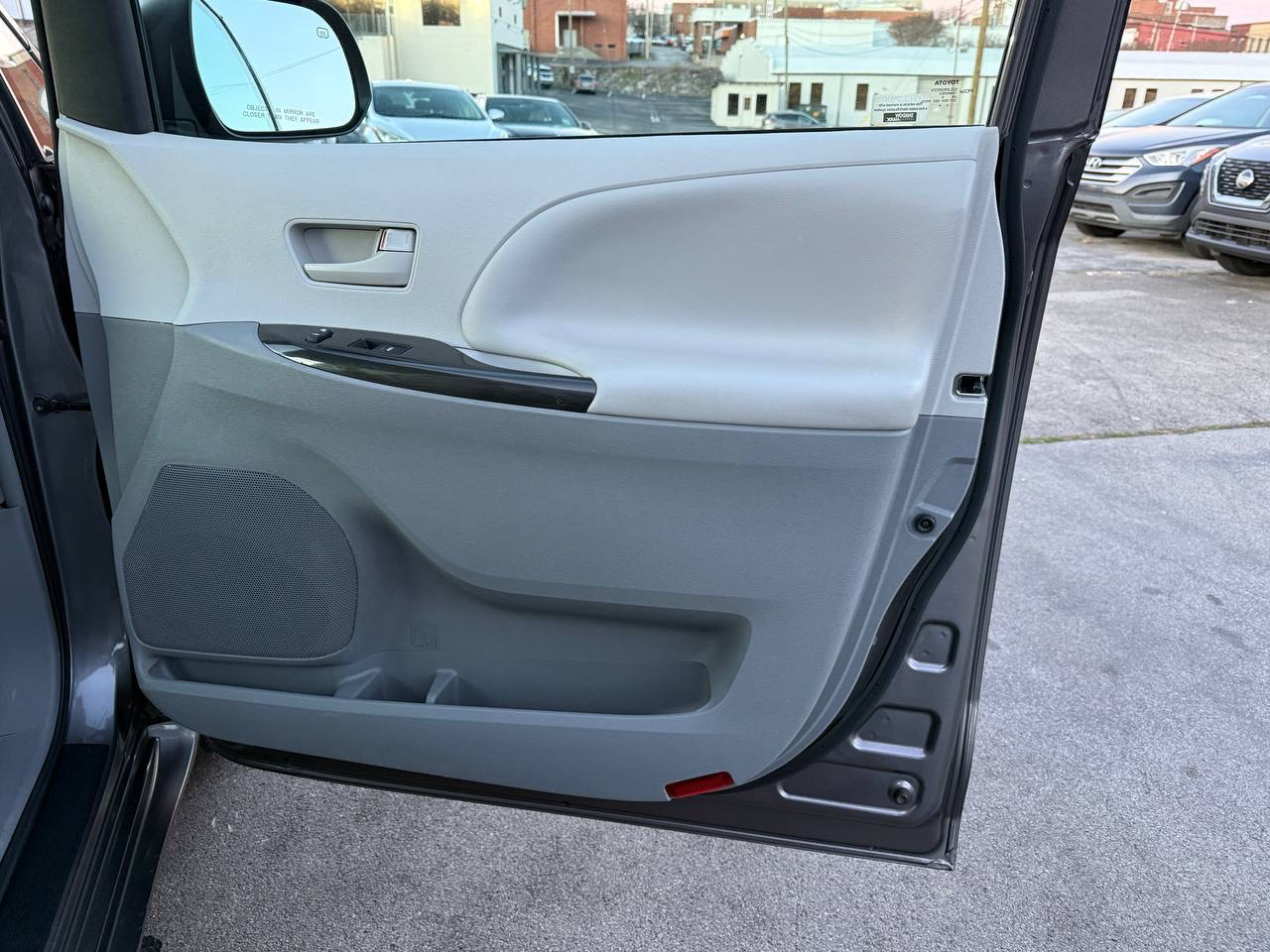 Toyota Sienna XLE FWD 8-Passenger V6 2014