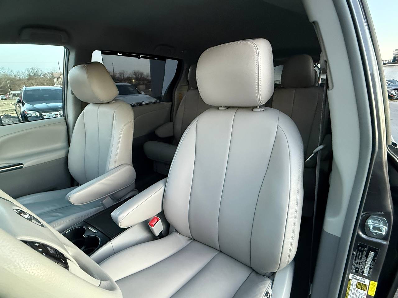 Toyota Sienna XLE FWD 8-Passenger V6 2014