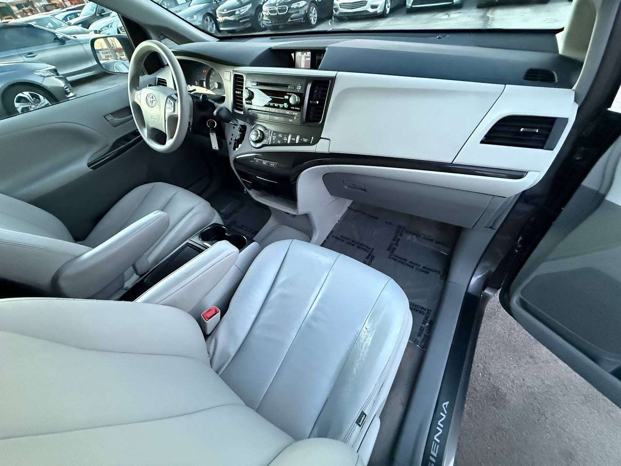 Toyota Sienna XLE FWD 8-Passenger V6 2014