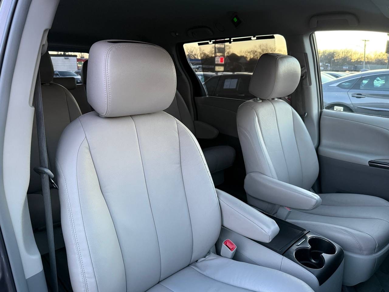 Toyota Sienna XLE FWD 8-Passenger V6 2014