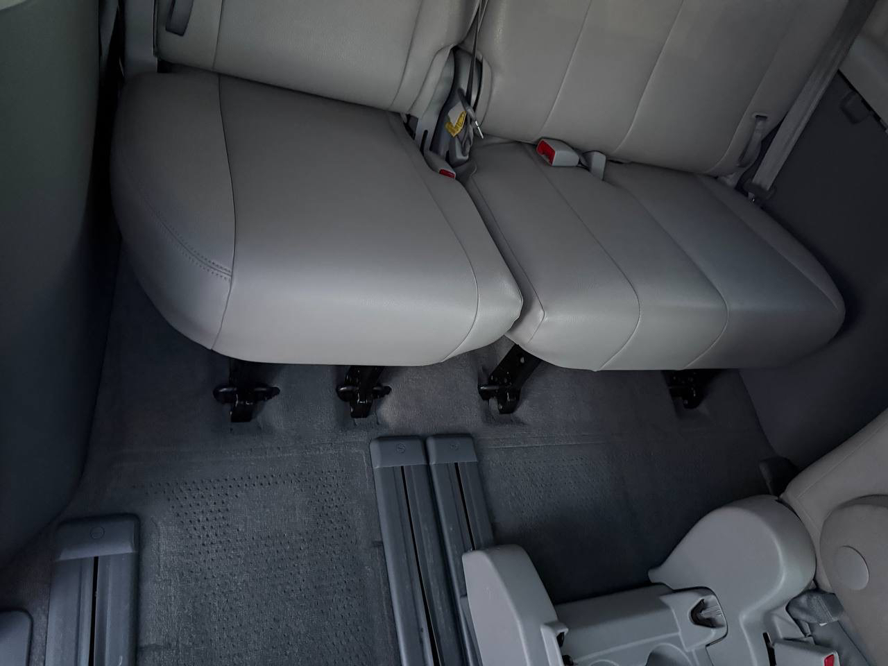 Toyota Sienna XLE FWD 8-Passenger V6 2014